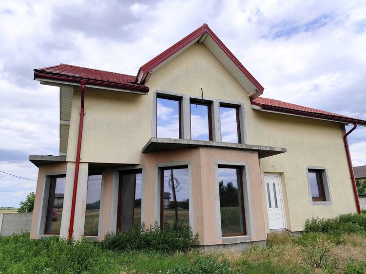 Casă cu 4 camere în Sânandrei