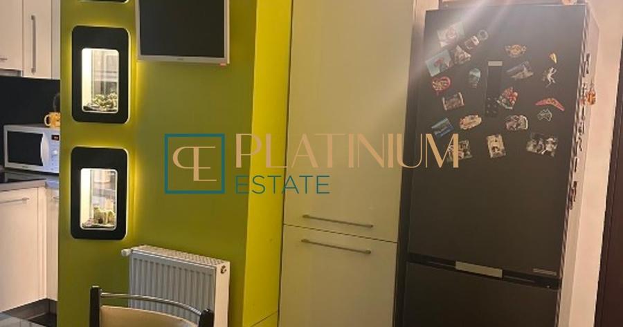 Apartament cu 3 camere decomandat, mobilat în Lunei