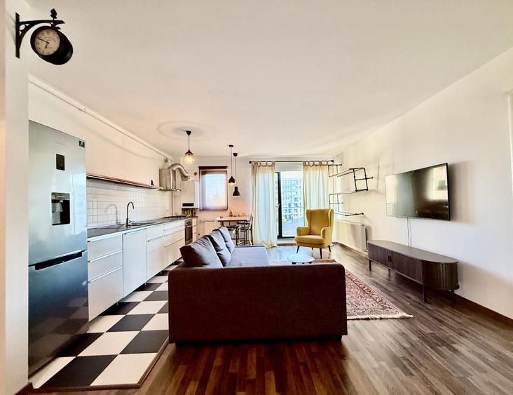 Apartament cu 3 camere semidecomandat, mobilat în Băneasa