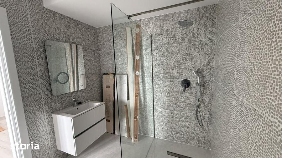 Apartament cu 3 camere semidecomandat în Odăile