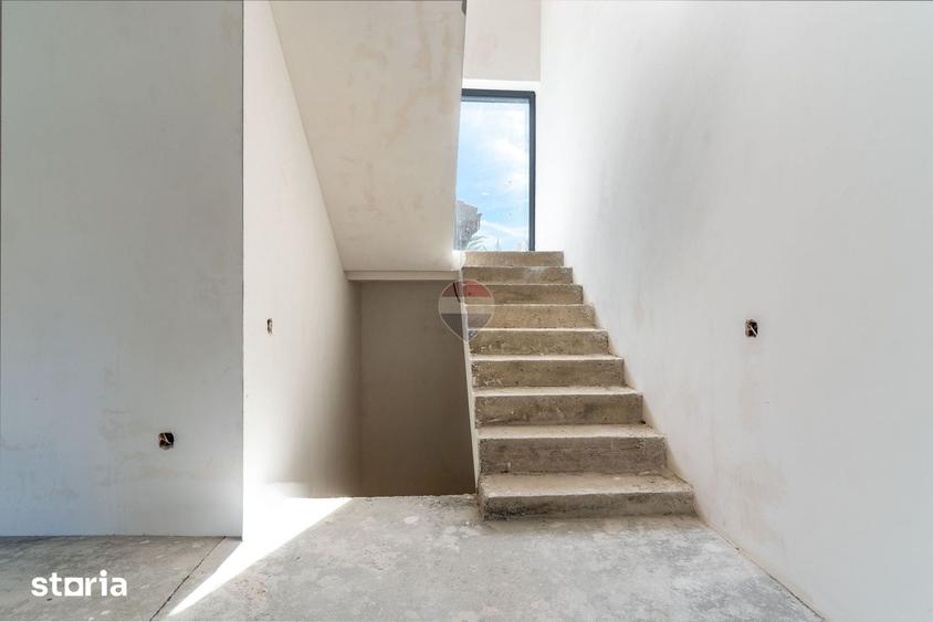 Casă cu 6 camere cu Teren 400 Mp în Feleacu