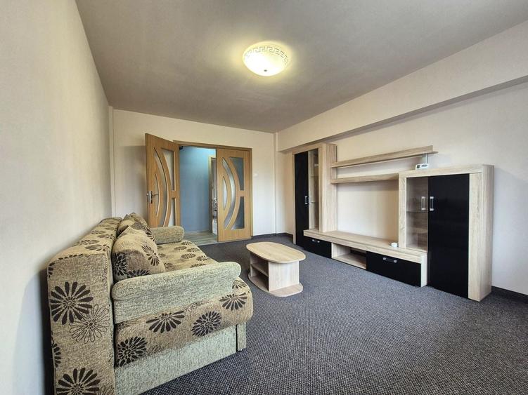 Apartament cu 3 camere decomandat în Bartolomeu