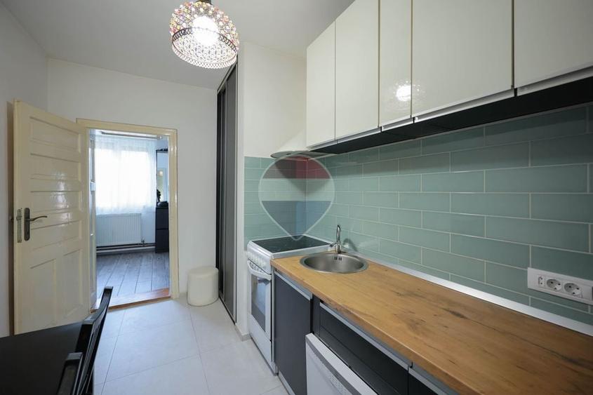 Casă individuală cu 5 camere cu Teren 676 Mp în Valenta