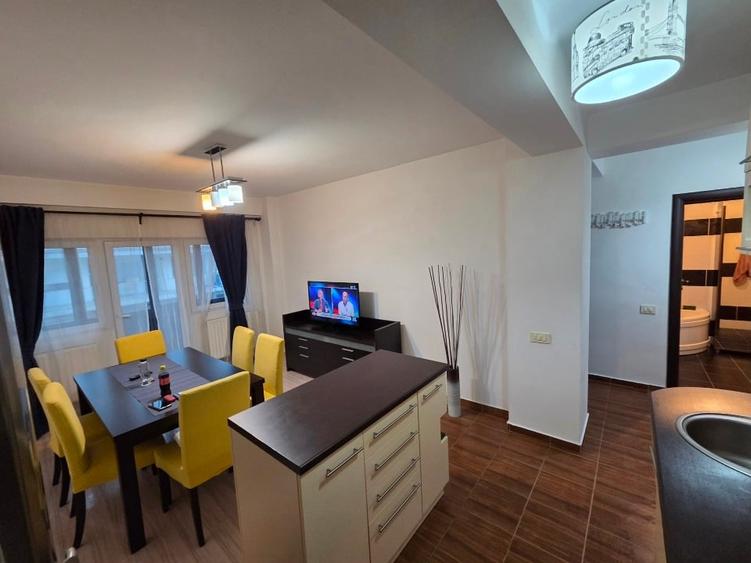 Apartament cu 3 camere decomandat, mobilat în Roșu