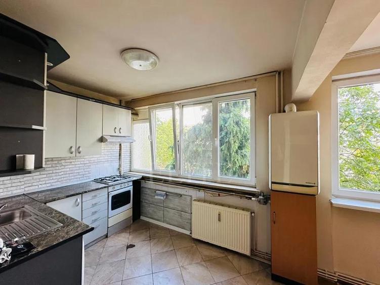 Apartament cu 3 camere semidecomandat, mobilat în Grigorescu