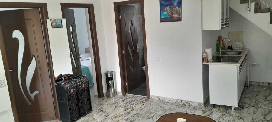 Casă cu 4 camere cu Teren 100 Mp în Poiana