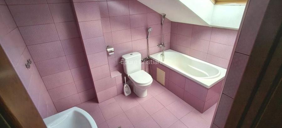 Inchiriez apartament 3 camere, 103mp, 2 niveluri, 2 bai, parcare privata pentru 2 masini Floresti, str. Florilor