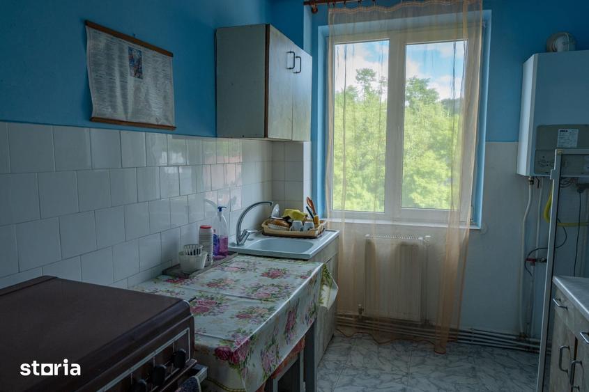 Apartament cu 3 camere semidecomandat în Central