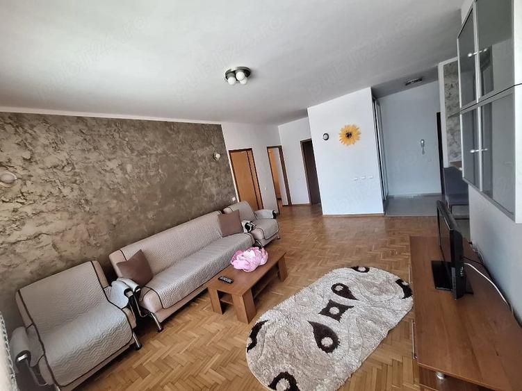 Apartament cu 3 camere semidecomandat în Central