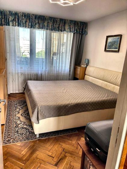 Apartament cu 3 camere semidecomandat în Nufărul