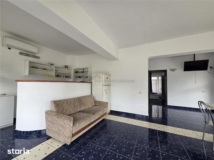 Casă cu 10 camere cu Teren 300 Mp în Sânmartin