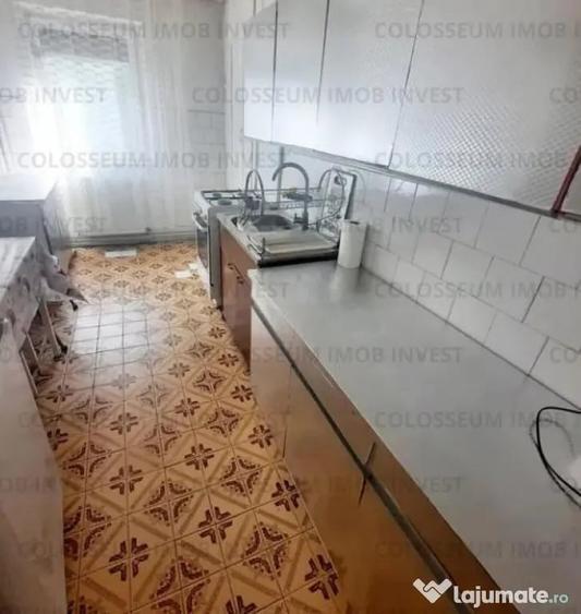 Apartament cu 3 camere semidecomandat în Florilor