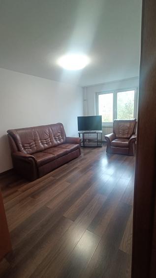 Apartament cu 3 camere decomandat, mobilat în Dristor