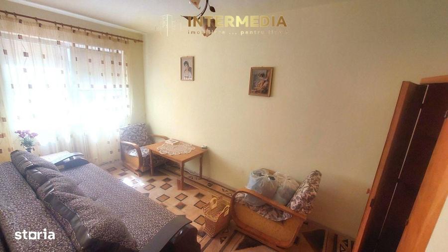 Apartament cu 3 camere decomandat în Cetate