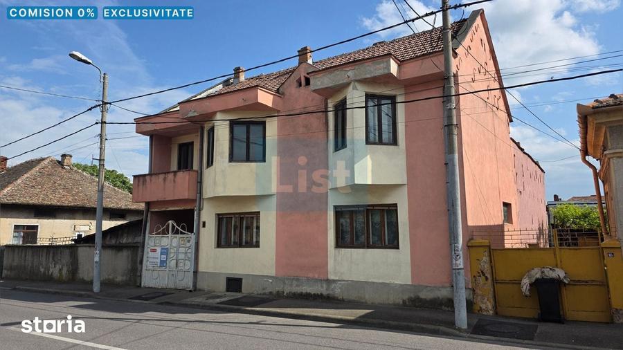 Casă cu 8 camere cu Teren 441 Mp în Central