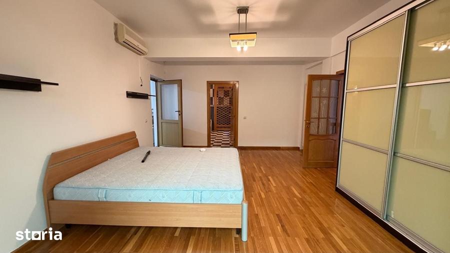 Casă cu 5 camere cu Teren 500 Mp în Central