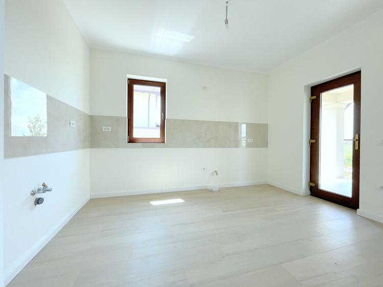 Casă individuală cu 5 camere cu Canalizare în Dumbrăvița