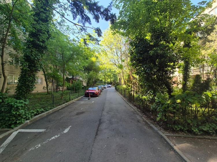 Apartament cu 3 camere circular, mobilat în Berceni