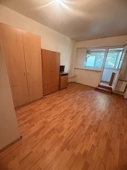 Garsonieră decomandată în Central