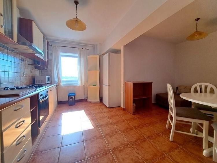 Apartament cu 4 camere decomandat, mobilat în Micro 11