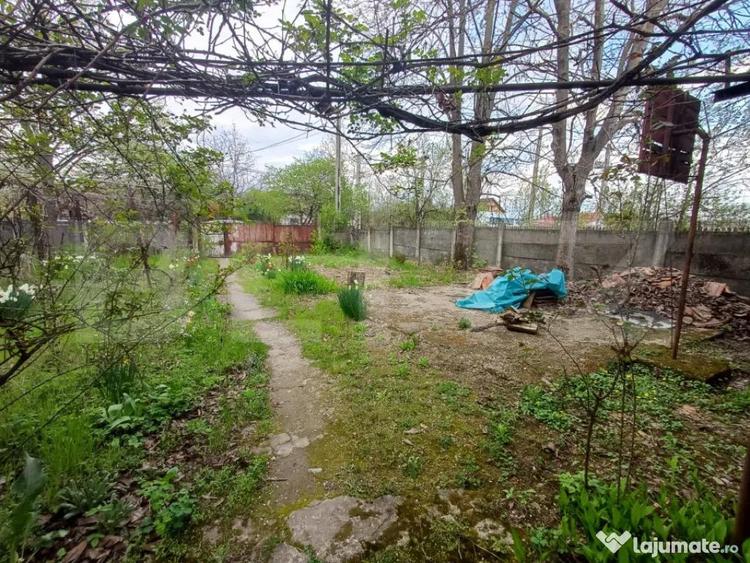 Casă cu 5 camere cu Teren 3900 Mp în Central