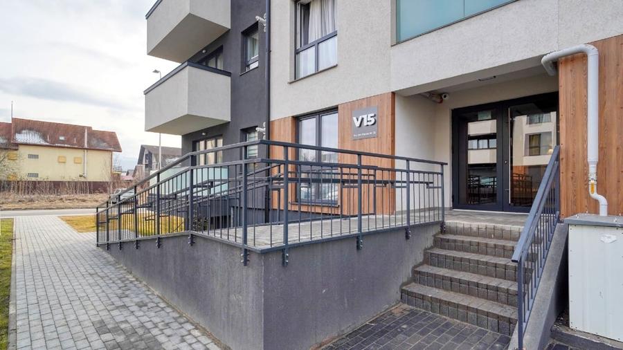 Apartament cu 3 camere decomandat, mobilat în Tractorul