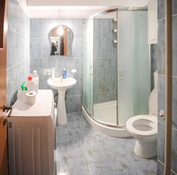 Apartament cu 3 camere decomandat în Drumul Taberei