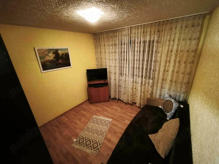 Apartament cu 3 camere semidecomandat în Basarabia