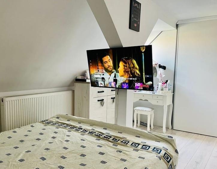 Apartament cu 3 camere semidecomandat în Central