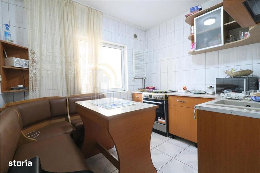 Apartament cu 3 camere decomandat, mobilat în Nicolina
