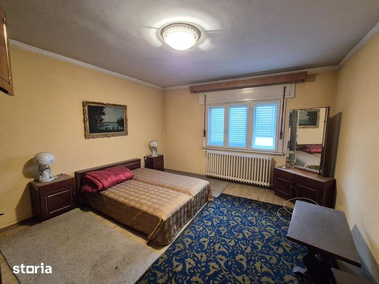 Casă cu 7 camere cu Teren 355 Mp în Colentina
