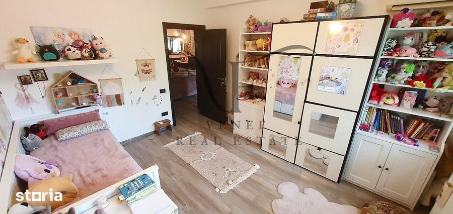 Casă cu 8 camere cu Teren 328 Mp în Dristor