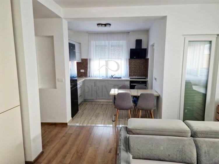 Apartament cu 3 camere decomandat, mobilat în Dumbrăvița — fotografia 1