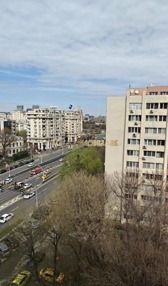 Apartament cu 3 camere semidecomandat, mobilat în P-ța Unirii