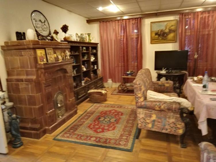 Casă cu 5 camere cu Garaj în Periș