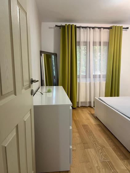 Apartament cu 3 camere decomandat în Liliacului