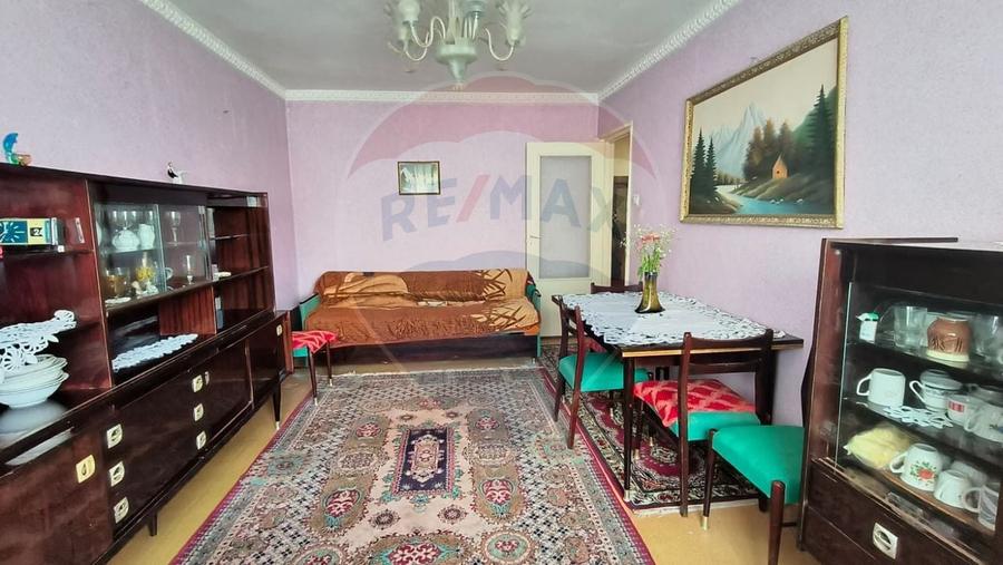 Apartament cu 3 camere decomandat în Micro 17