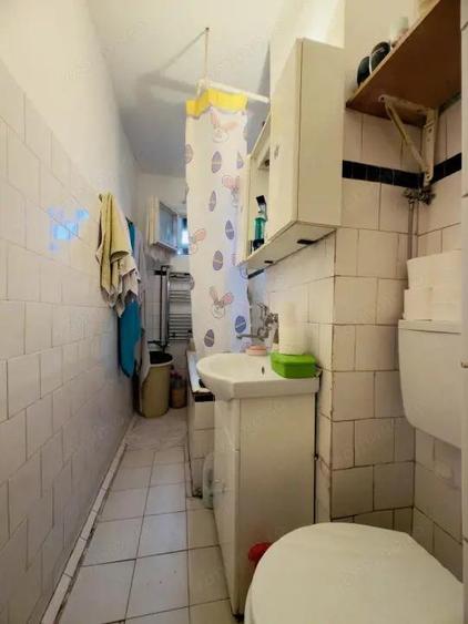 Apartament cu 3 camere semidecomandat în Girocului