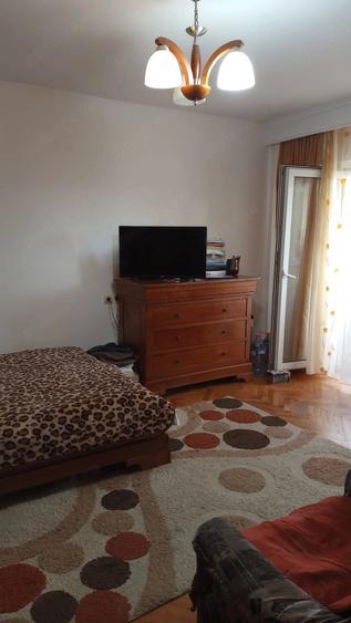 Apartament cu 3 camere decomandat în Ostroveni
