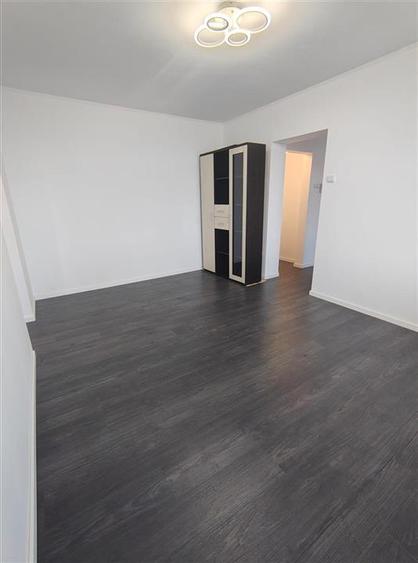 Apartament cu 2 camere semidecomandat în Podu Roș