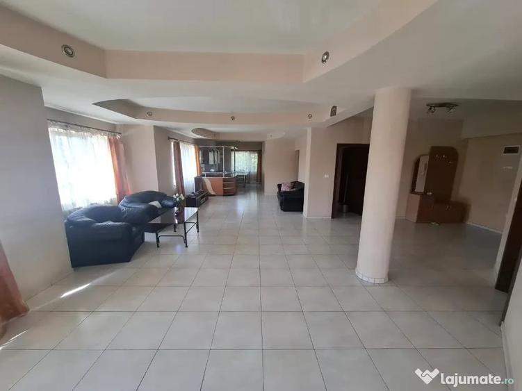 Apartament cu 3 camere semidecomandat în Vest