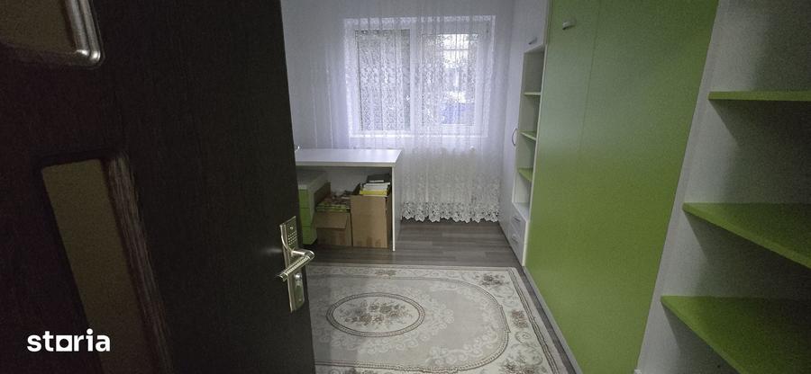 Apartament cu 3 camere decomandat în Micro 3