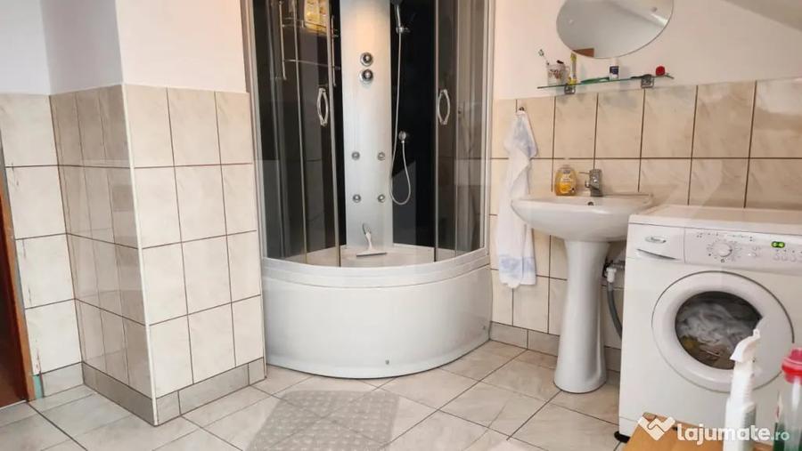 Casă cu 5 camere cu Teren 1207 Mp în Criș