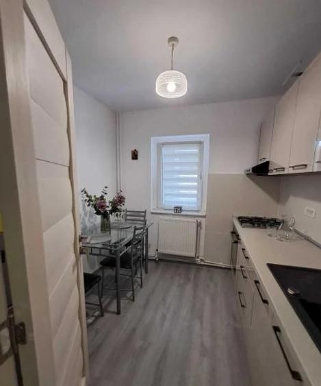 Apartament cu 2 camere decomandat în Casa de Cultură