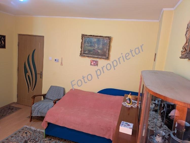 Apartament cu 3 camere semidecomandat în Simeria