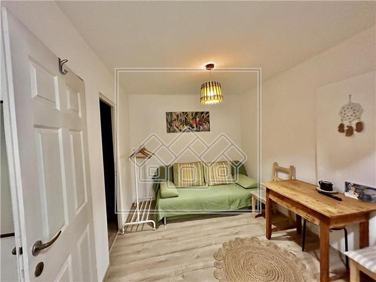 Duplex cu 6 camere cu Canalizare în Central