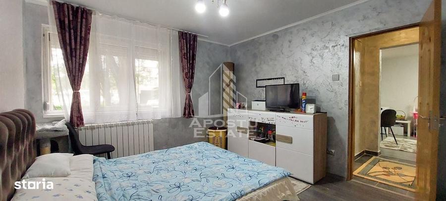Apartament cu 3 camere semidecomandat în Micro 4