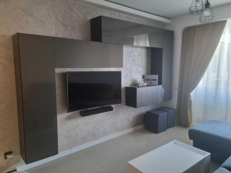 Apartament cu 3 camere semidecomandat în Florești