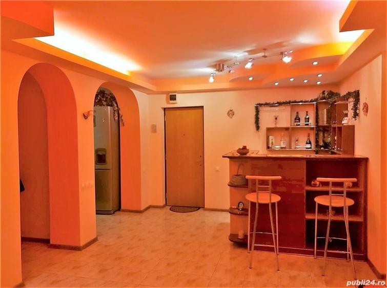 Apartament cu 3 camere decomandat în Est