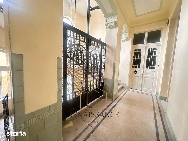 Apartament cu 4 camere în P-ța Unirii